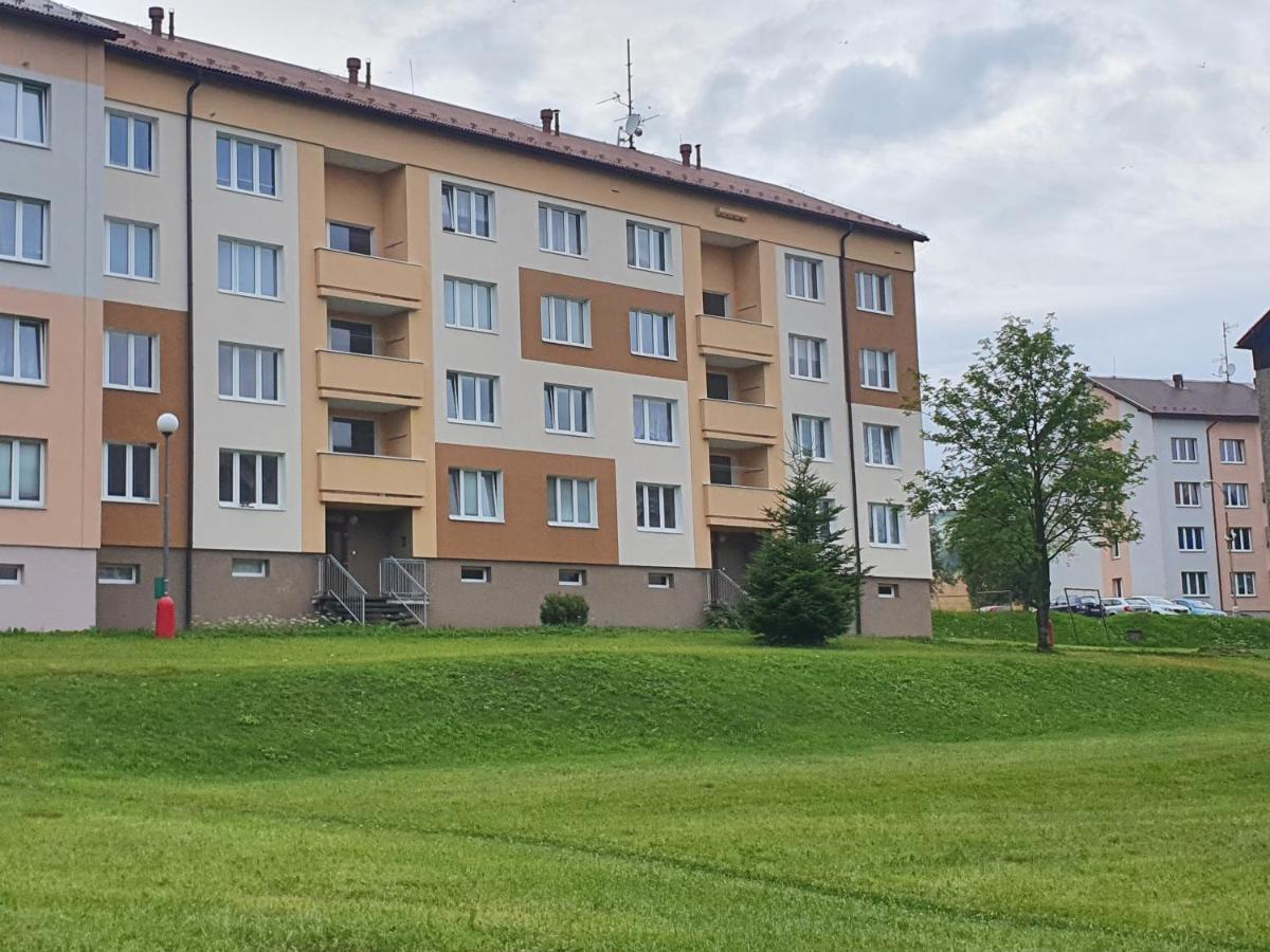 Family Apartman Kovarska Apartment Екстериор снимка